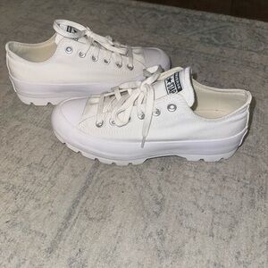 Women’s converse white lugged Chuck Taylor All Star low top sneakers